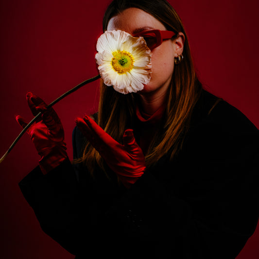 Killing Time: The new single from Fern is a heartfelt homage to commitment and risk-taking, but also a call to action!